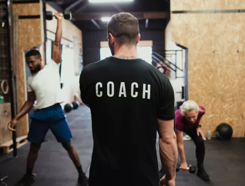 Les qualités d’un bon manager dans le sport :  enseignements des grands entraîneurs