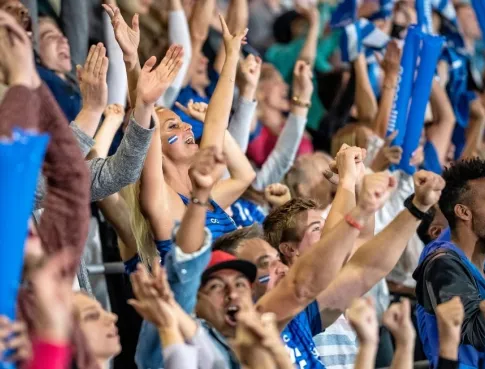 Apprendre à organiser des événements, sur le terrain comme en backstage