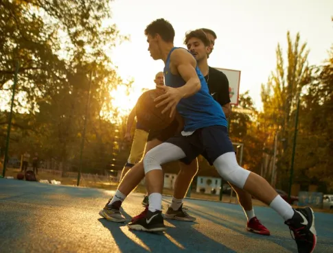 Études courtes ou bachelor : quelles différences pour travailler dans le sport ?