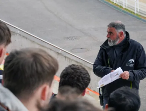 Comprendre le sport, c&rsquo;est aussi le vivre sur le terrain