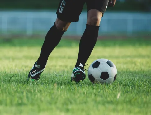 Les &eacute;tapes pour repr&eacute;senter un footballeur professionnel