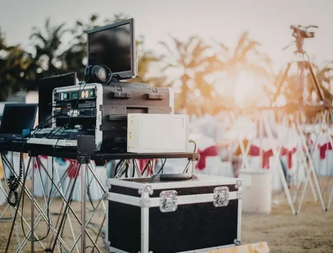 Pourquoi l'exp&eacute;rience terrain est devenue indispensable dans les &eacute;tudes de commerce