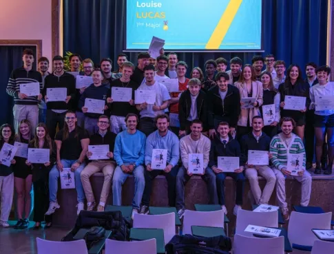 Remise de dipl&ocirc;mes pleine de fiert&eacute; chez Win