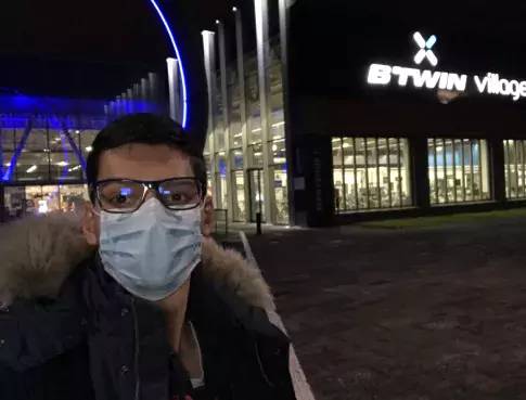 Léo, étudiant à WIN Lille, en stage au magasin B'twin Village