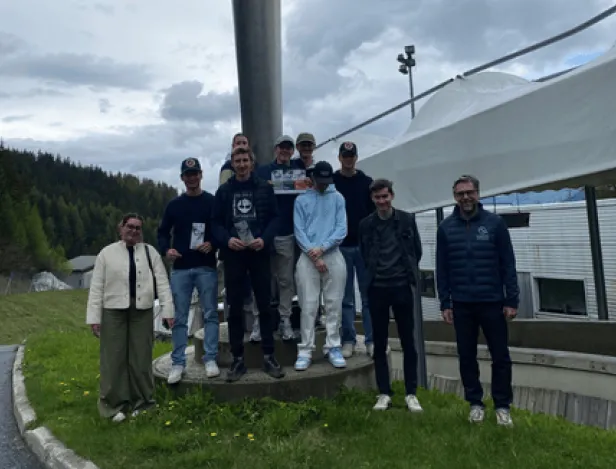 Glisse-vitesse-et-immersion-terrain-nos-étudiants-sur-la-piste-olympique-de-La-Plagne