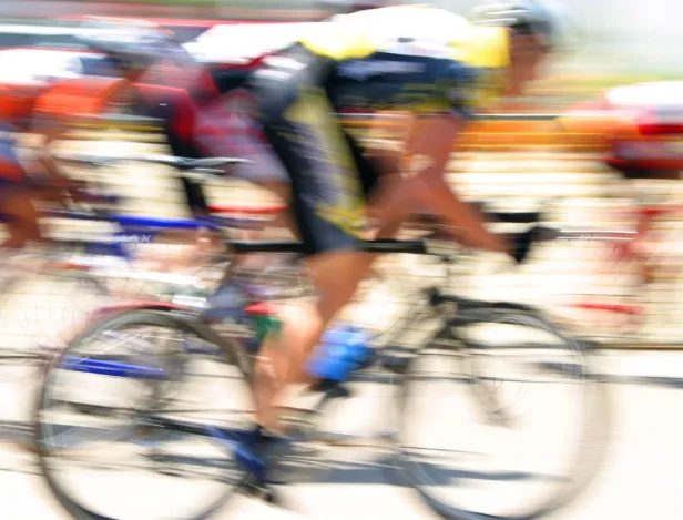 Caravane-tour-de-france-bachelor-evenementiel-sportif-win-sport-school-ecole-de-management-du-sport-laval