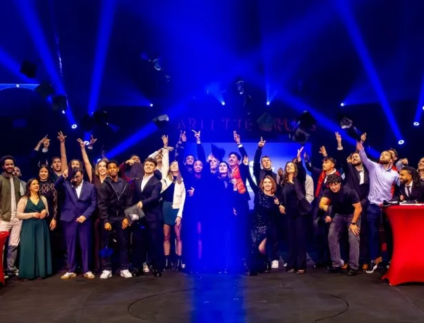 laureats-podium-soiree-gala-ecole-de-sport-apres-le-bac