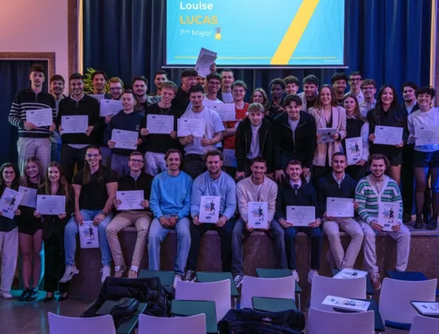 Remise-de-diplômes-pleine-de-fierté-chez-Win